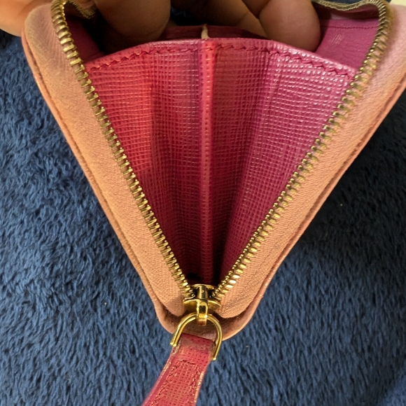 FENDI pink Leather zip around Wallet, 4.5x3x.5", WITH FENDI BOX, with RFID,EUC - Picture 5 of 14
